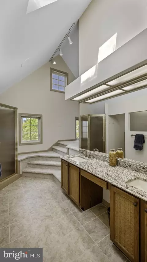 Bath - 607 Lindbergh Ct, Frederick, MD 21701 photo 2 of 4
