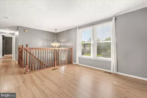 1213 Schaffer Dr, Frederick, MD 21702 photo 2
