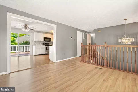 1213 Schaffer Dr, Frederick, MD 21702 photo 3