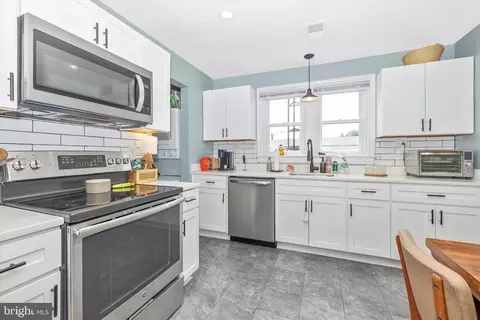 Kitchen - 35 E Main St E, Middletown, MD 21769 photo 9 of 10
