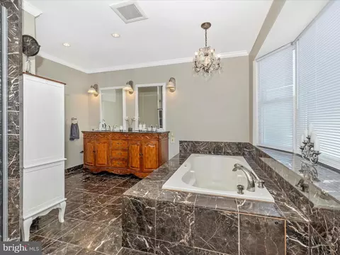 Bath - 35 E Main St E, Middletown, MD 21769 photo 4 of 10