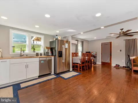 Entry Way - 602 E D St, Brunswick, MD 21716 photo 1 of 2
