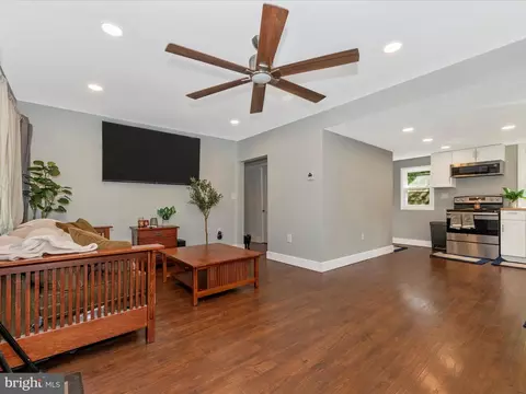 Living - 602 E D St, Brunswick, MD 21716 photo 2 of 3