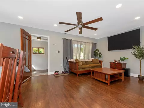 Living - 602 E D St, Brunswick, MD 21716 photo 1 of 3