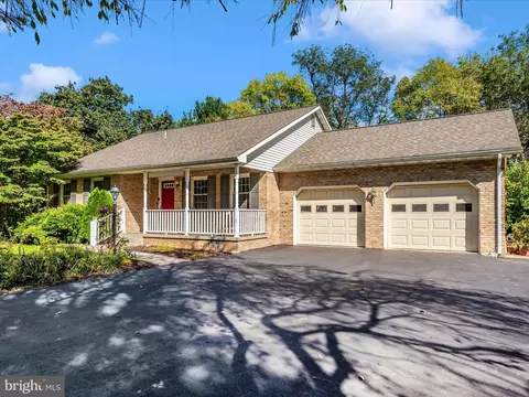 8009 Runnymeade Dr, Frederick, MD 21702