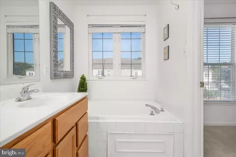 Bath - 2068 Sumner Dr, Frederick, MD 21702 photo 3 of 5