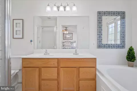 Bath - 2068 Sumner Dr, Frederick, MD 21702 photo 2 of 5