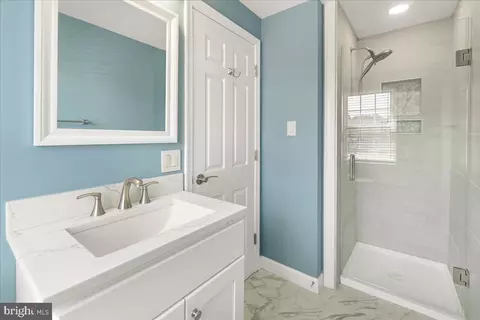 Bath - 8010 Cattail Ct, Frederick, MD 21701 photo 2 of 5