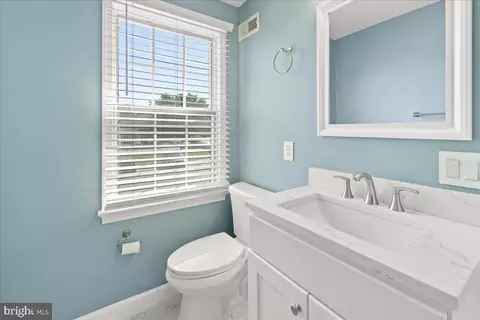 Bath - 8010 Cattail Ct, Frederick, MD 21701 photo 3 of 5