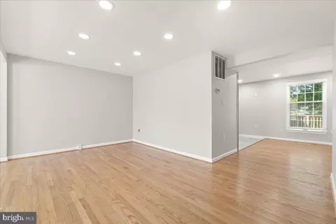 Living - 8010 Cattail Ct, Frederick, MD 21701 photo 3 of 4