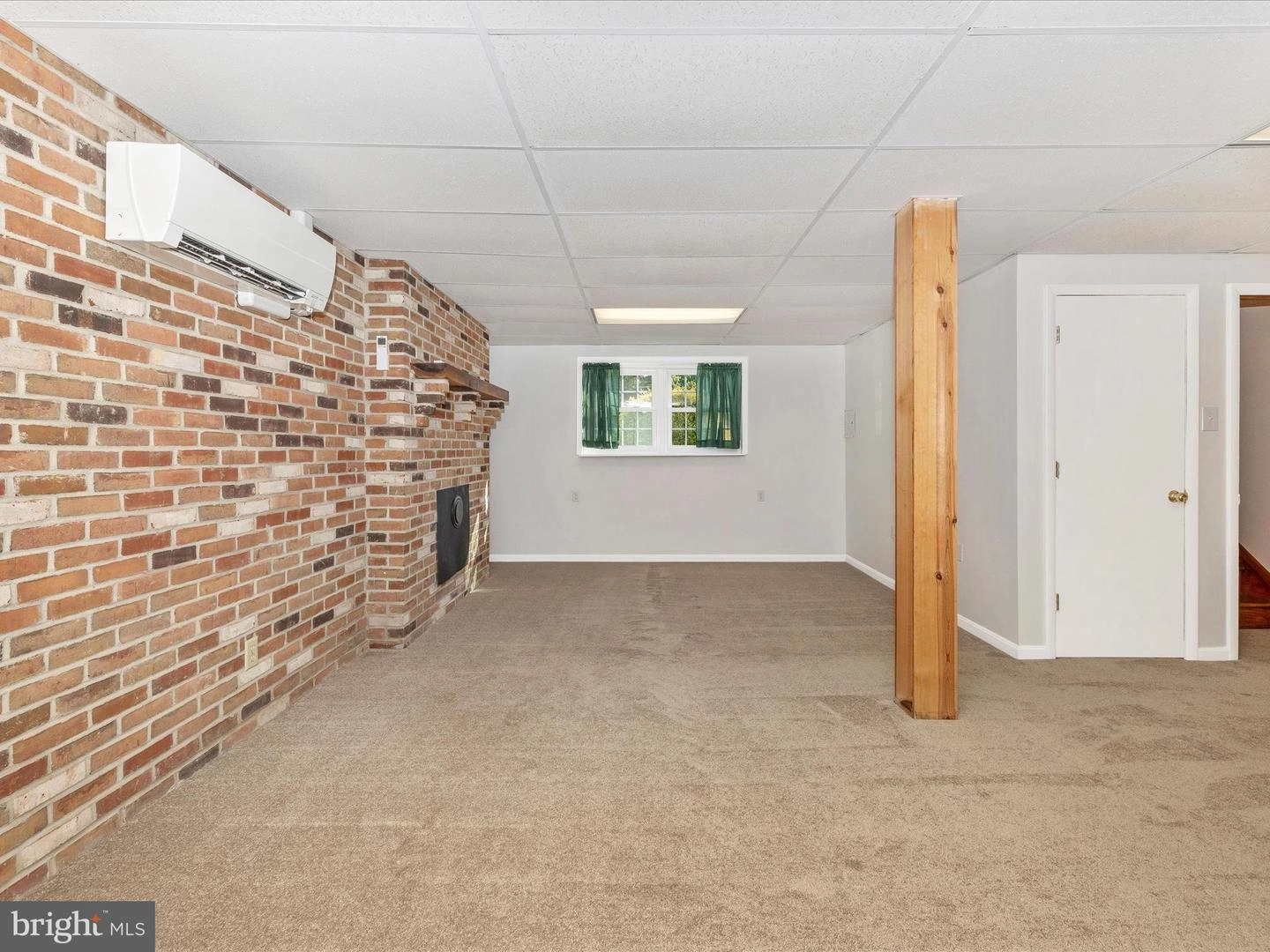Living - 9028 Hamburg Rd, Frederick, MD 21702 photo 9 of 11