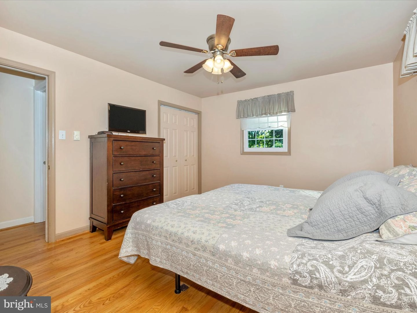 Bedroom - 9028 Hamburg Rd, Frederick, MD 21702 photo 4 of 7