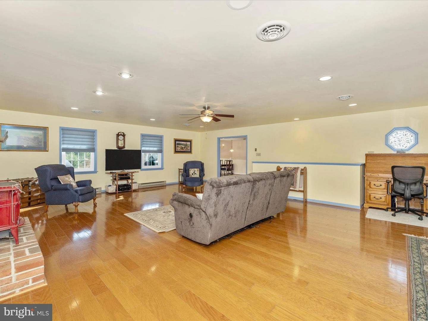 Living - 9028 Hamburg Rd, Frederick, MD 21702 photo 6 of 11