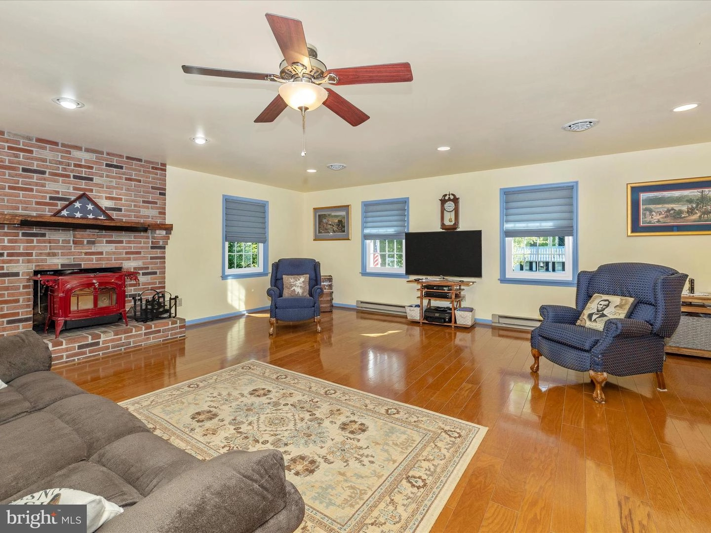Living - 9028 Hamburg Rd, Frederick, MD 21702 photo 5 of 11