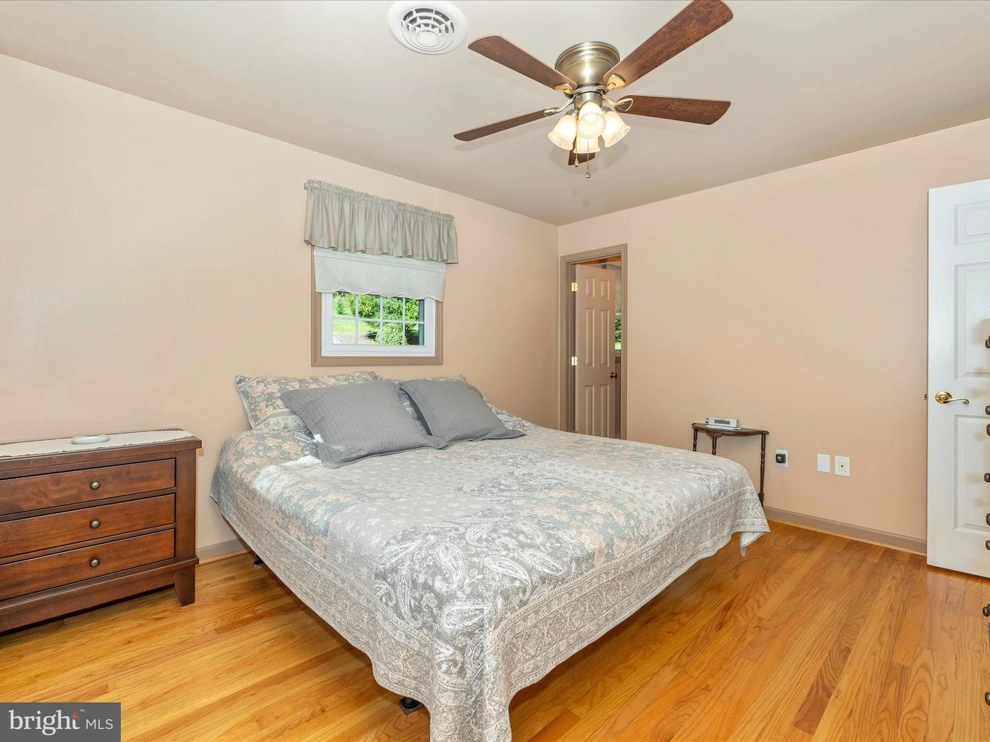 Bedroom - 9028 Hamburg Rd, Frederick, MD 21702 photo 2 of 7