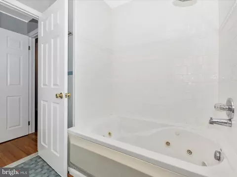 Bath - 7 Fairview Ave, Frederick, MD 21701 photo 2 of 4