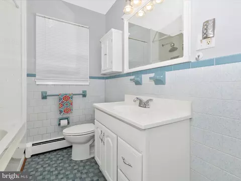 Bath - 7 Fairview Ave, Frederick, MD 21701 photo 1 of 4