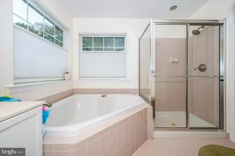 Bath - 9548 Kingston Pl, Frederick, MD 21701 photo 2 of 3