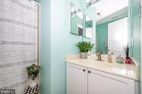 Bath - 9548 Kingston Pl, Frederick, MD 21701 photo 3 of 3