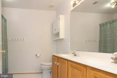 Bath - 1807 Rainbow Falls Ct, Frederick, MD 21702 photo 2 of 4