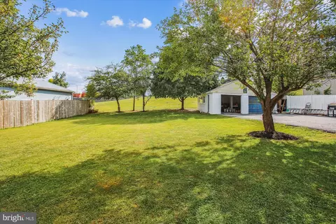 Exterior - 904 Oak St, Frederick, MD 21703 photo 8 of 17