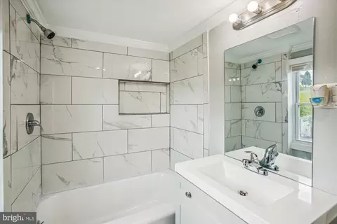 Bath - 904 Oak St, Frederick, MD 21703 photo 2 of 3