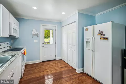 Entry Way - 904 Oak St, Frederick, MD 21703 photo 5 of 8