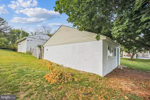 Exterior - 904 Oak St, Frederick, MD 21703 photo 4 of 17