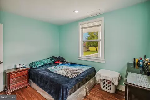 Bedroom - 904 Oak St, Frederick, MD 21703 photo 2 of 7