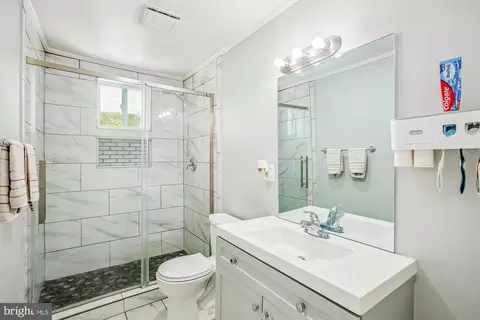 Bath - 904 Oak St, Frederick, MD 21703 photo 1 of 3