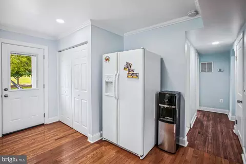 Entry Way - 904 Oak St, Frederick, MD 21703 photo 4 of 8