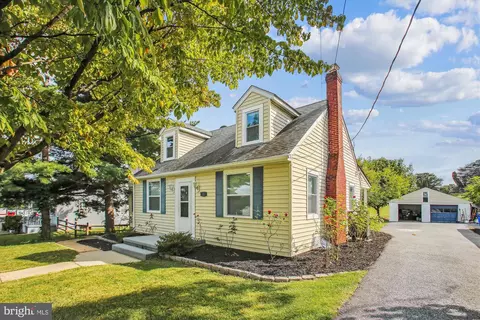 Exterior - 904 Oak St, Frederick, MD 21703 photo 7 of 17