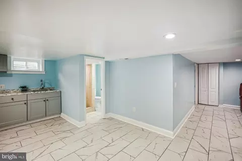 Entry Way - 904 Oak St, Frederick, MD 21703 photo 7 of 8