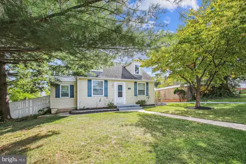 Exterior - 904 Oak St, Frederick, MD 21703 photo 5 of 17