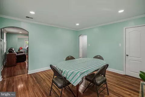 Entry Way - 904 Oak St, Frederick, MD 21703 photo 3 of 8
