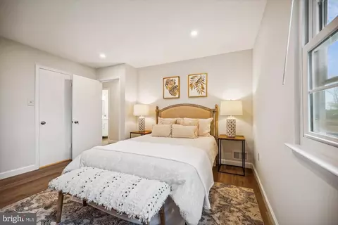Bedroom - 6905 Hackberry Ct, Frederick, MD 21703 photo 2 of 6