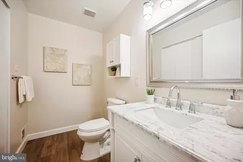 Bath - 6905 Hackberry Ct, Frederick, MD 21703 photo 3 of 3
