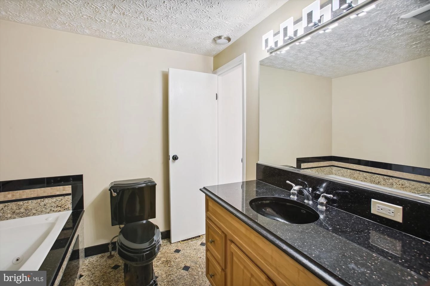 Bath - 209 Savage Rd, Frederick, MD 21702 photo 3 of 5