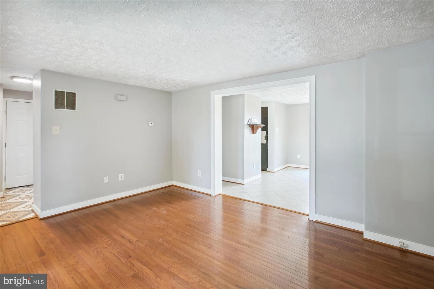 Living - 209 Savage Rd, Frederick, MD 21702 photo 2 of 4