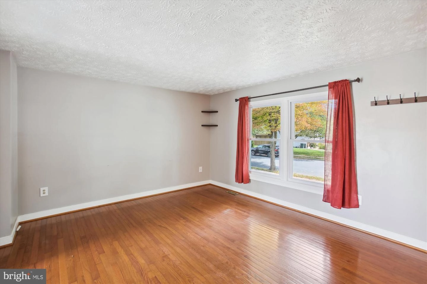 Living - 209 Savage Rd, Frederick, MD 21702 photo 3 of 4