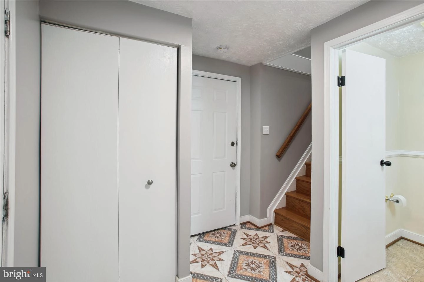Entry Way - 209 Savage Rd, Frederick, MD 21702 photo 2 of 6