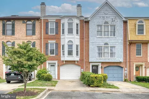 16 Victoria Sq, Frederick, MD 21702