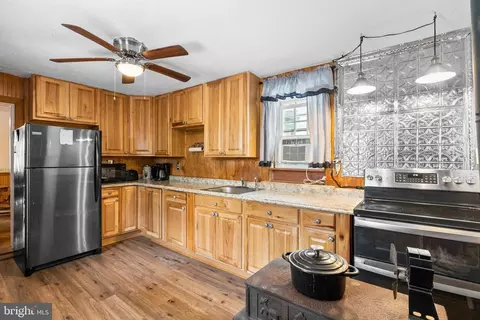 307 W Main St, Middletown, MD 21769 photo 10