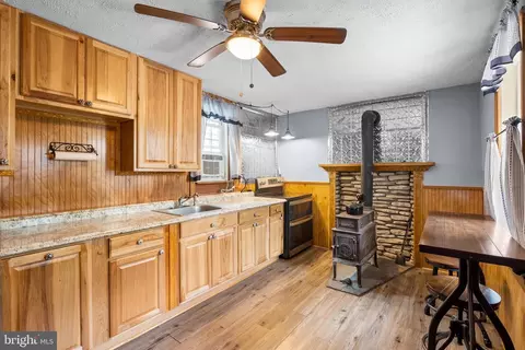 307 W Main St, Middletown, MD 21769 photo 8