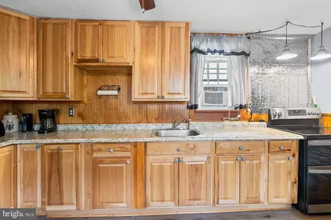 307 W Main St, Middletown, MD 21769 photo 9