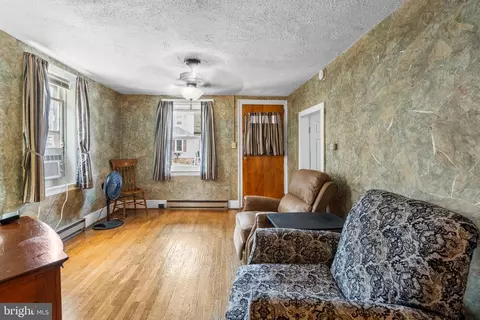 307 W Main St, Middletown, MD 21769 photo 3