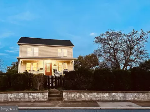 810 N Maple Ave, Brunswick, MD 21716