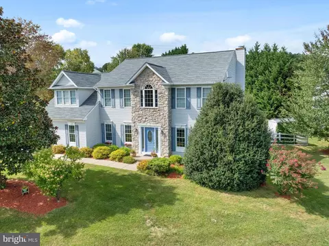 13700 Samhill Dr, Mount Airy, MD 21771