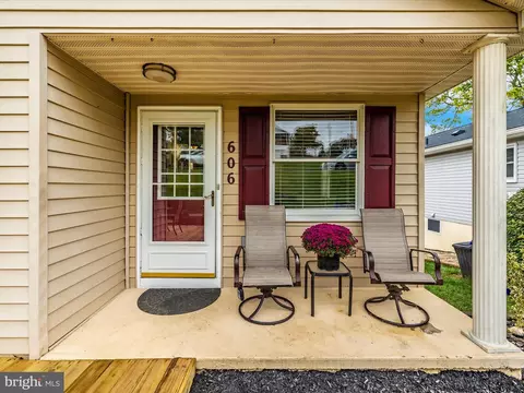 606 E St E, Brunswick, MD 21716 photo 3
