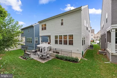 Exterior - 5209 Continental Dr, Frederick, MD 21703 photo 6 of 7